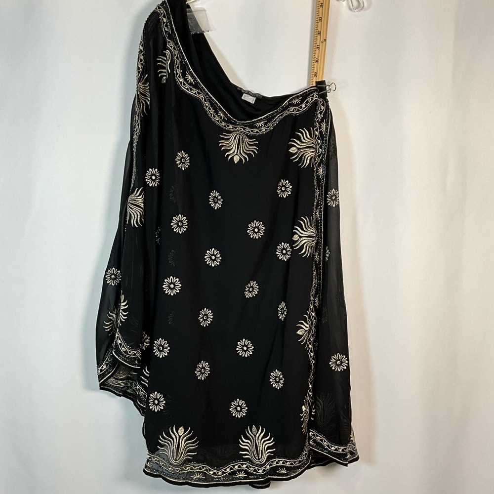 VENUS Tunic Size 6. Embroidered and Beaded